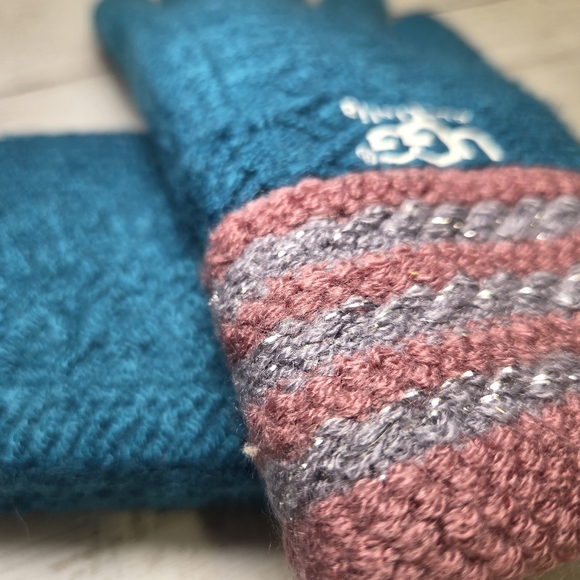 UGG Blue and Pink Knit Gloves - Picture 3 of 5